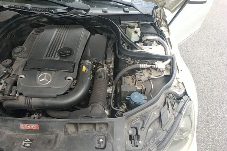 Used Mercedes-Benz C-Class 2011 C 200 CGI Fashion Model Engine Bay Left