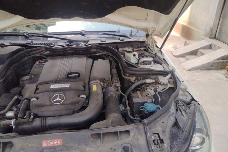 Used Mercedes-Benz C-Class 2011 C 200 CGI Fashion Model Engine Bay Left