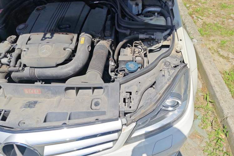 Used Mercedes-Benz C-Class 2011 C 200 CGI Fashion Model Engine Bay Left