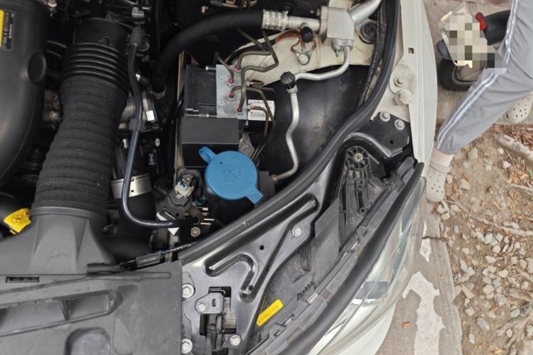 Used Mercedes-Benz C-Class 2011 C 200 CGI Fashion Model Engine Bay Left