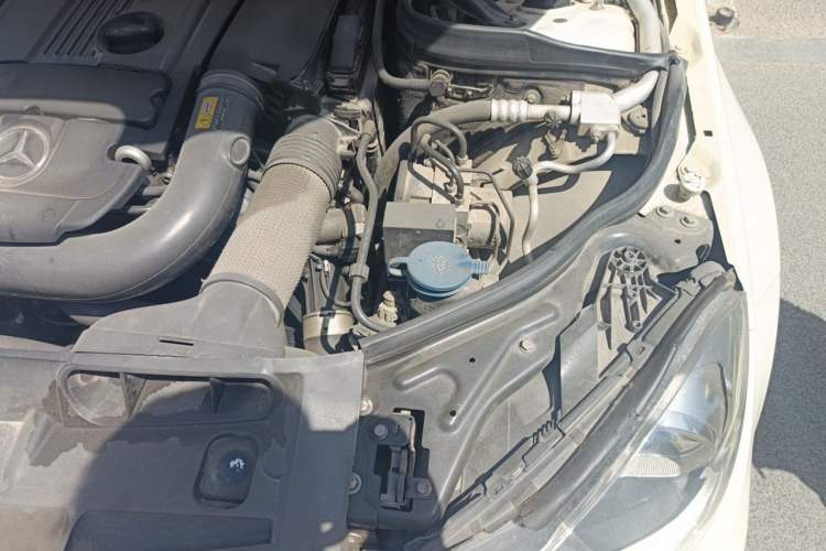Used Mercedes-Benz C-Class 2011 C 200 Fashion Travel Edition Engine Bay Left