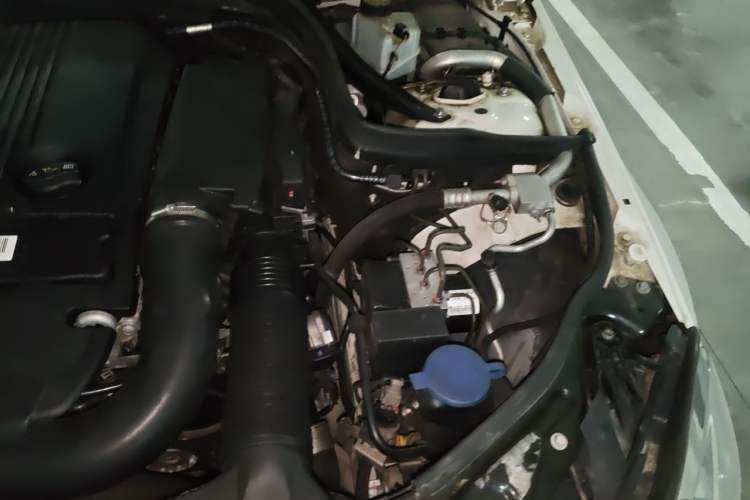 Used Mercedes-Benz C-Class 2011 C 260 CGI Fashion Model Engine Bay Left