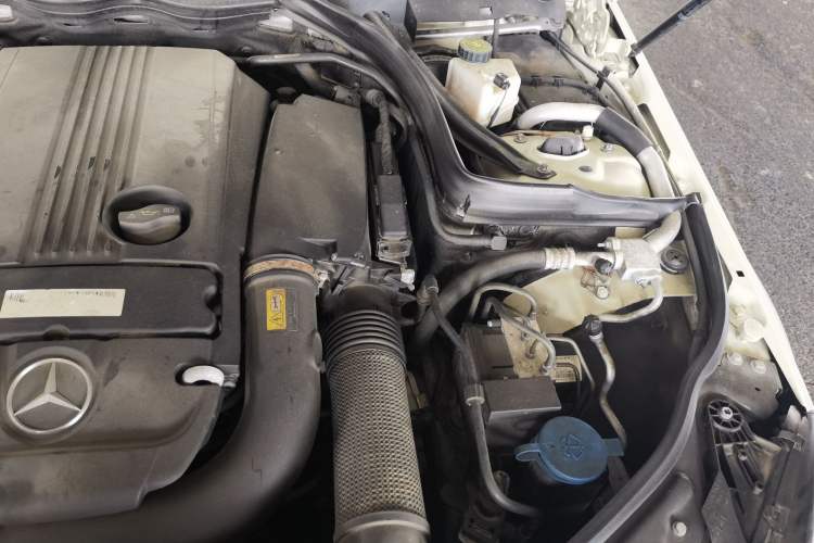 Used Mercedes-Benz C-Class 2011 C 200 CGI Fashion Model Engine Bay Left