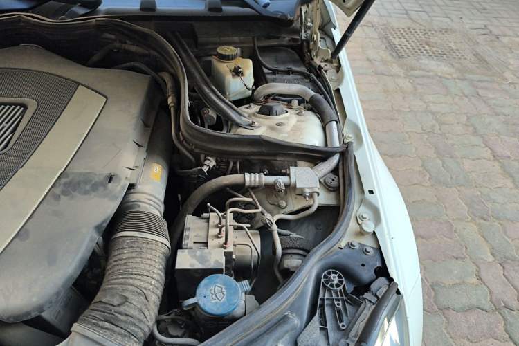 Used Mercedes-Benz C-Class 2011 C 300 Fashion Model Engine Bay Left