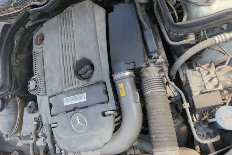 Used Mercedes-Benz C-Class 2011 C 200 CGI Elegant Model Engine Bay Left