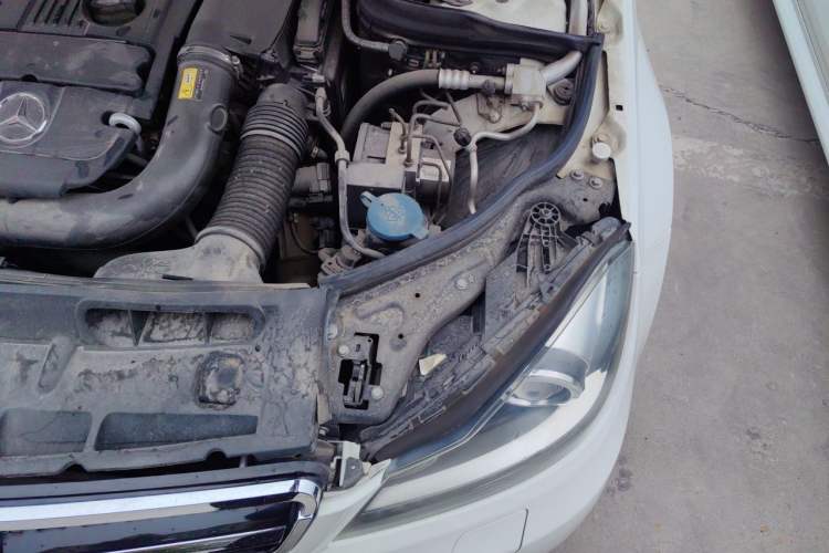 Used Mercedes-Benz C-Class 2011 C 200 Luxury Sport Touring Edition Engine Bay Left