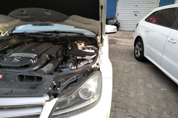 Used Mercedes-Benz C-Class 2011 C 200 CGI Fashion Model Engine Bay Left