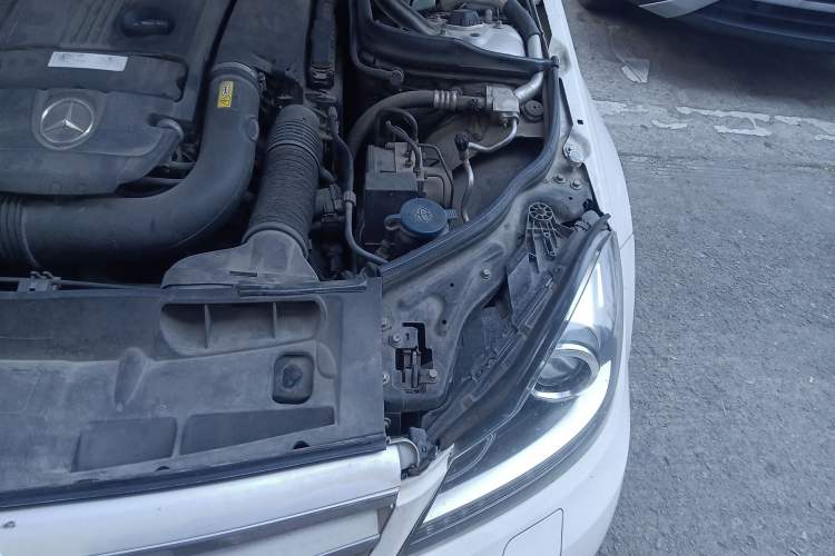 Used Mercedes-Benz C-Class 2011 C 200 CGI Fashion Model Engine Bay Left
