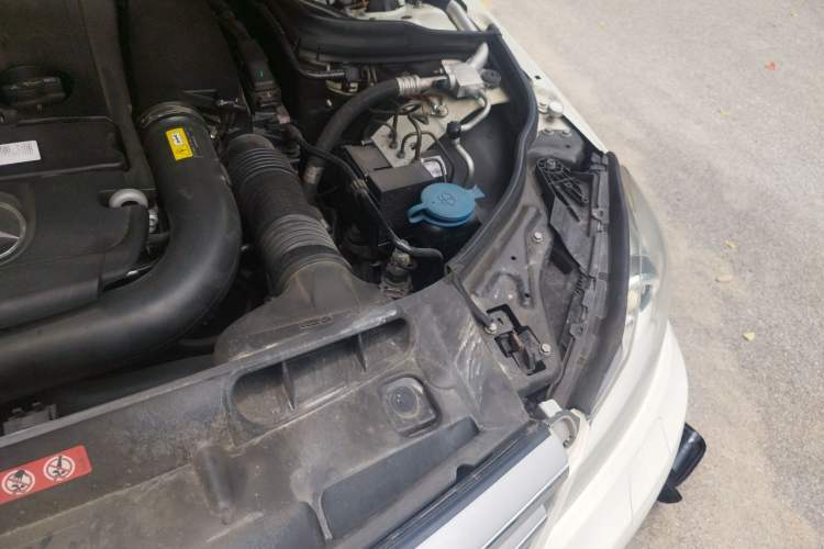 Used Mercedes-Benz C-Class 2011 C 200 CGI Fashion Model Engine Bay Left