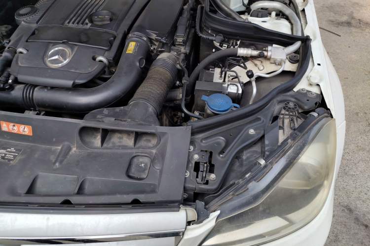 Used Mercedes-Benz C-Class 2011 C 200 Fashion Travel Edition Engine Bay Left