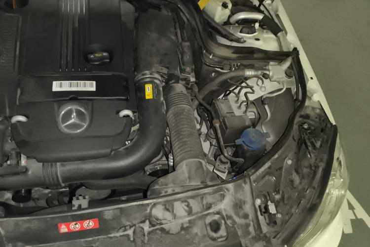 Used Mercedes-Benz C-Class 2011 C 200 CGI Elegant Model Engine Bay Left