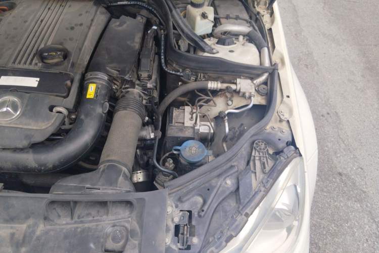 Used Mercedes-Benz C-Class 2011 C 200 CGI Elegant Model Engine Bay Left