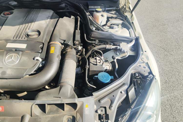 Used Mercedes-Benz C-Class 2011 C 200 CGI Fashion Model Engine Bay Left