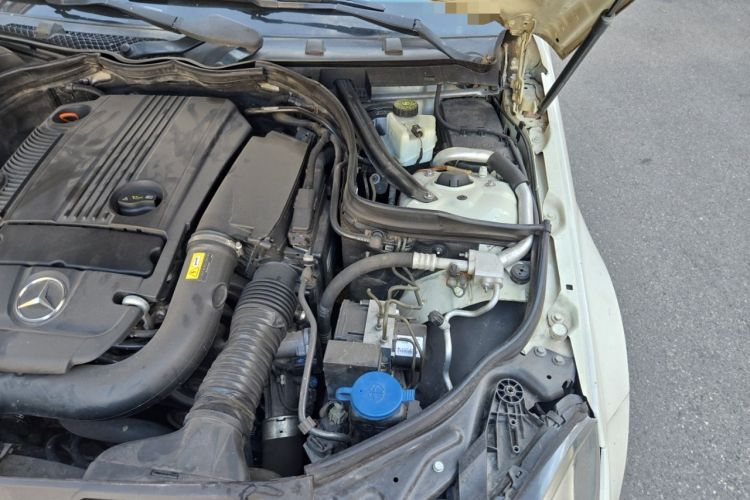 Used Mercedes-Benz C-Class 2011 C 260 CGI Fashion Model Engine Bay Left