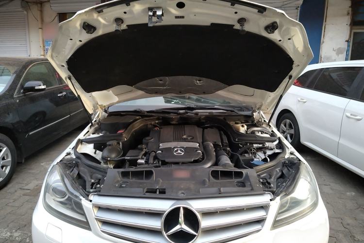 Used Mercedes-Benz C-Class 2011 C 200 CGI Fashion Model Engine Bay