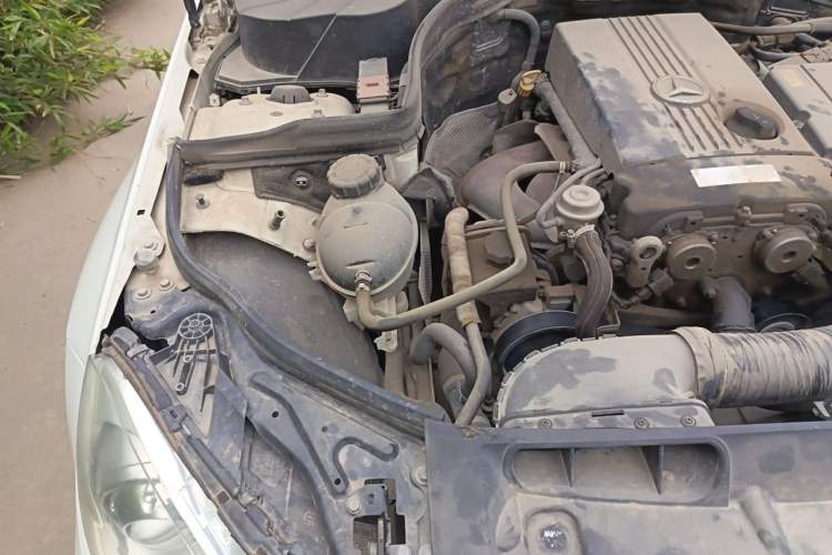 Used Mercedes-Benz C-Class 2011 C 180K Classic model Engine Bay Right