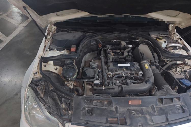 Used Mercedes-Benz C-Class 2011 C 200 CGI Elegant Model Engine Bay Right
