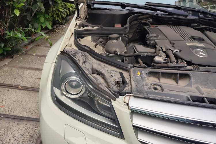 Used Mercedes-Benz C-Class 2011 C 200 CGI Fashion Model Engine Bay Right