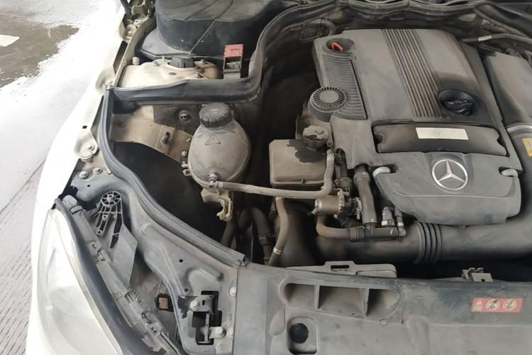 Used Mercedes-Benz C-Class 2011 C 200 CGI Elegant Model Engine Bay Right