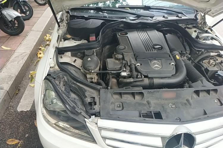 Used Mercedes-Benz C-Class 2011 C 200 CGI Fashion Model Engine Bay Right
