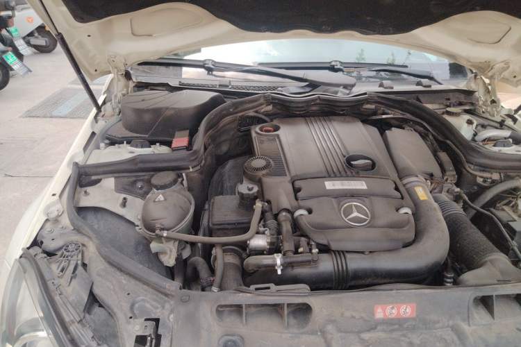 Used Mercedes-Benz C-Class 2011 C 200 CGI Fashion Model Engine Bay Right