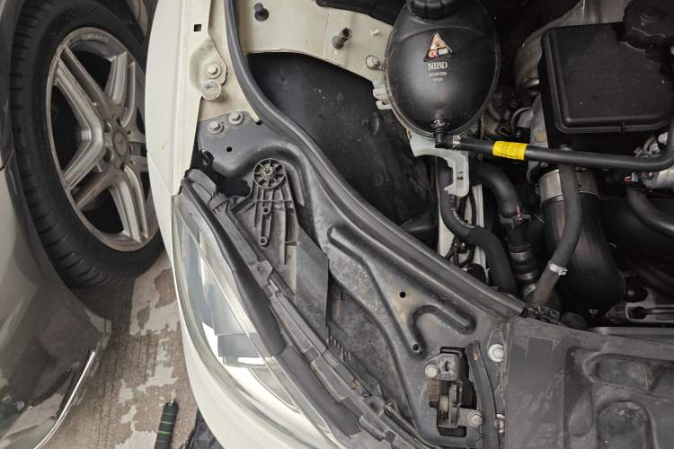 Used Mercedes-Benz C-Class 2011 C 200 CGI Fashion Model Engine Bay Right