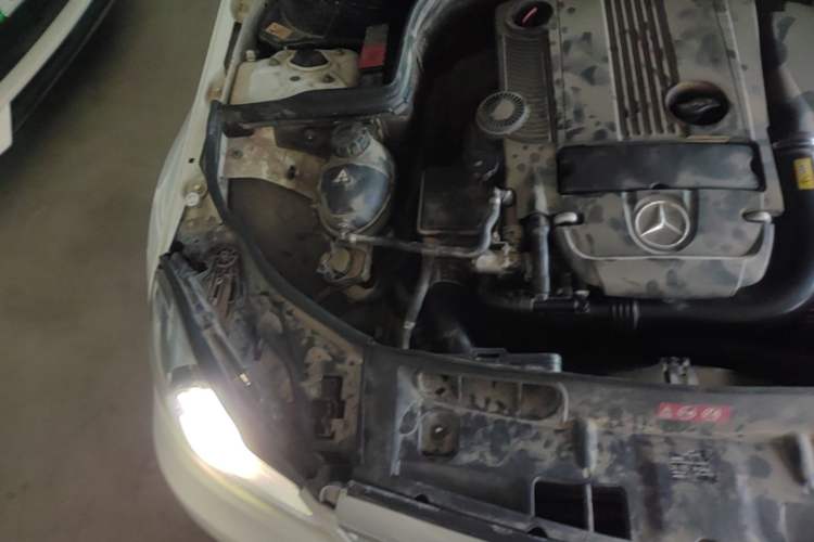 Used Mercedes-Benz C-Class 2011 C 200 Fashion Travel Edition Engine Bay Right