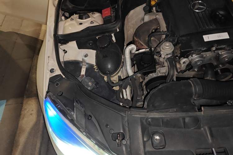Used Mercedes-Benz C-Class 2011 C 180K Classic model Engine Bay Right