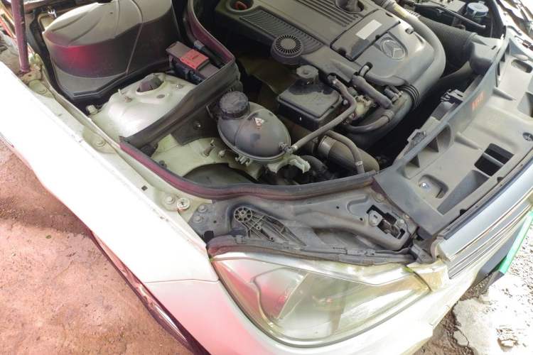 Used Mercedes-Benz C-Class 2011 C 200 CGI Elegant Model Engine Bay Right