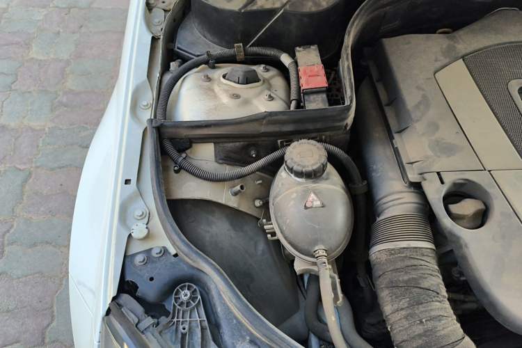Used Mercedes-Benz C-Class 2011 C 300 Fashion Model Engine Bay Right