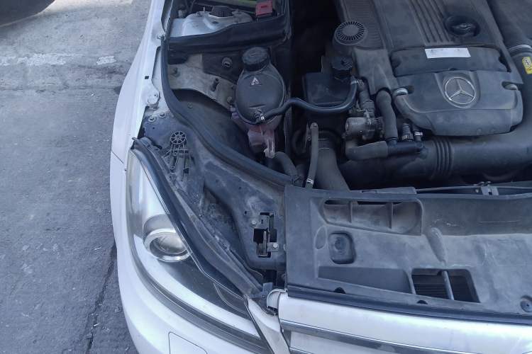 Used Mercedes-Benz C-Class 2011 C 200 CGI Fashion Model Engine Bay Right