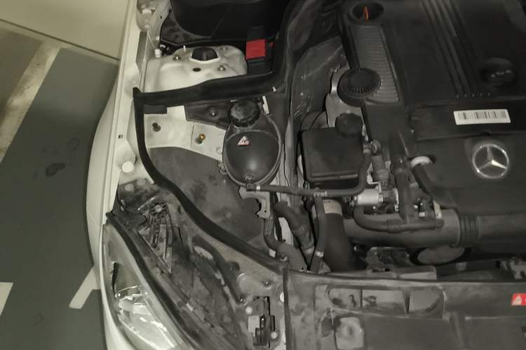 Used Mercedes-Benz C-Class 2011 C 200 CGI Elegant Model Engine Bay Right