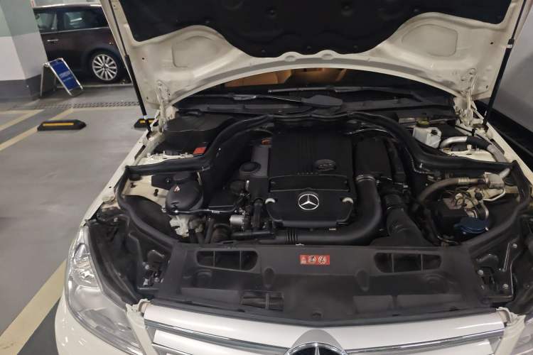 Used Mercedes-Benz C-Class 2011 C 200 CGI Elegant Model Engine Bay Right