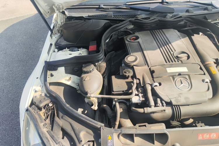 Used Mercedes-Benz C-Class 2011 C 200 CGI Fashion Model Engine Bay Right