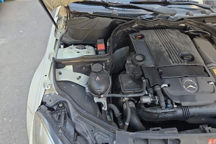 Used Mercedes-Benz C-Class 2011 C 260 CGI Fashion Model Engine Bay Right