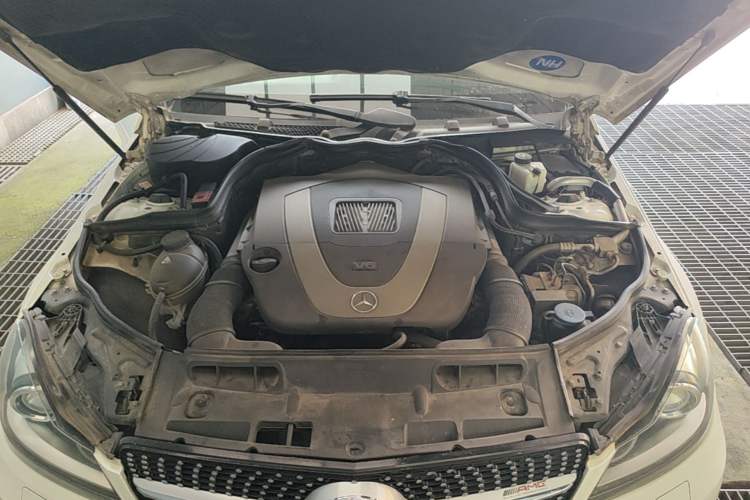 Used Mercedes-Benz C-Class 2011 C 300 Fashion Model Engine Bay