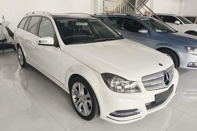 Used Mercedes-Benz C-Class 2011 C 200 Fashion Travel Edition Exterior 2