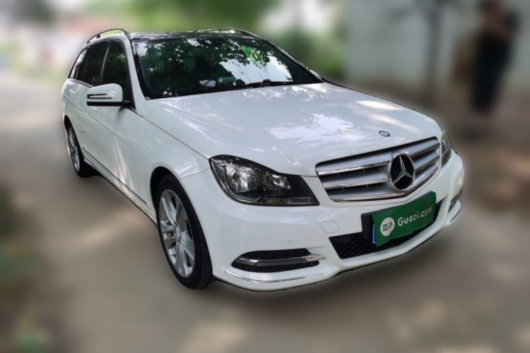 Used Mercedes-Benz C-Class 2011 C 200 Fashion Travel Edition Front Right 45 Deg