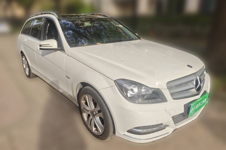 Used Mercedes-Benz C-Class 2011 C 200 Fashion Travel Edition Front Right 45 Deg
