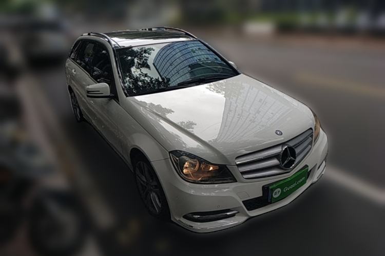 Used Mercedes-Benz C-Class 2011 C 200 CGI Fashion Model Front Right 45 Deg