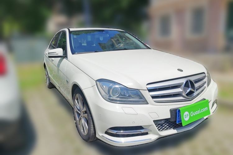 Used Mercedes-Benz C-Class 2011 C 200 CGI Fashion Model Front Right 45 Deg