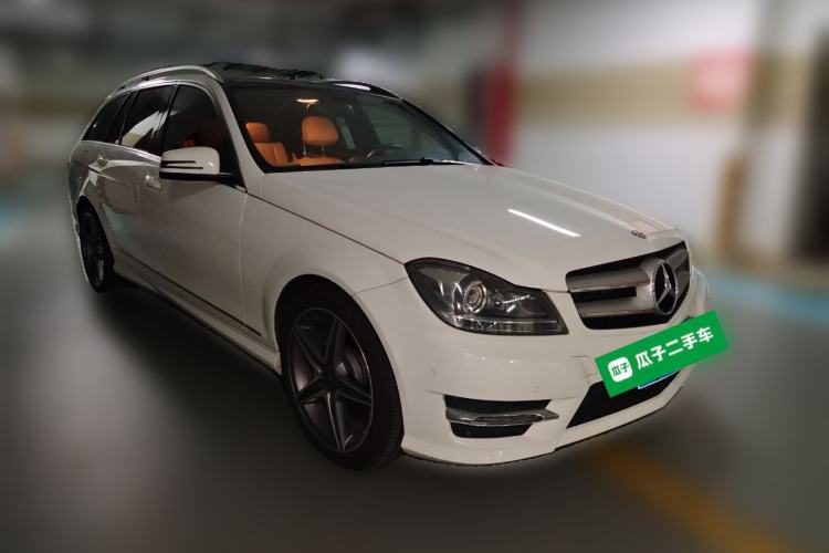 Used Mercedes-Benz C-Class 2011 C 200 Fashion Travel Edition Front Right 45 Deg