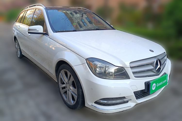 Used Mercedes-Benz C-Class 2011 C 200 Fashion Travel Edition Front Right 45 Deg
