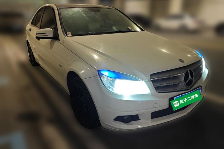Used Mercedes-Benz C-Class 2011 C 180K Classic model Front Right 45 Deg