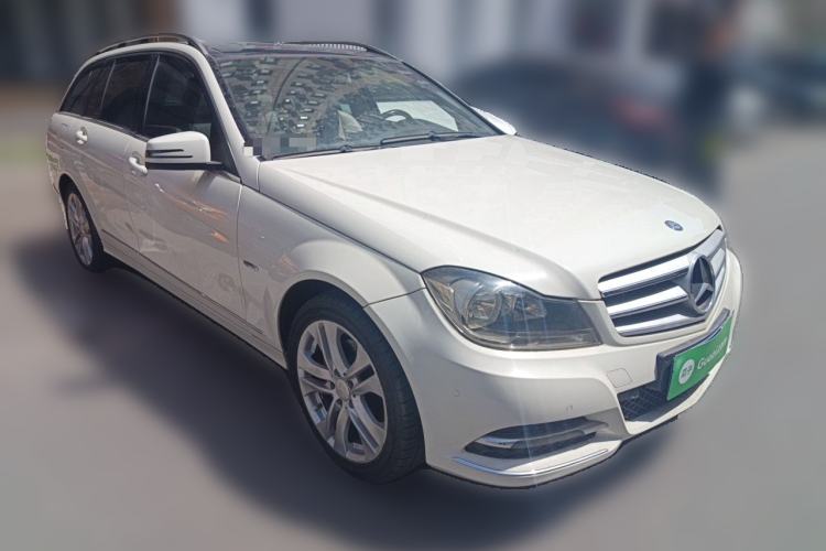 Used Mercedes-Benz C-Class 2011 C 200 Fashion Travel Edition Front Right 45 Deg