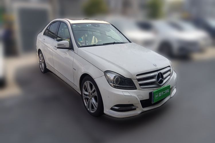 Used Mercedes-Benz C-Class 2011 C 200 CGI Fashion Model Front Right 45 Deg