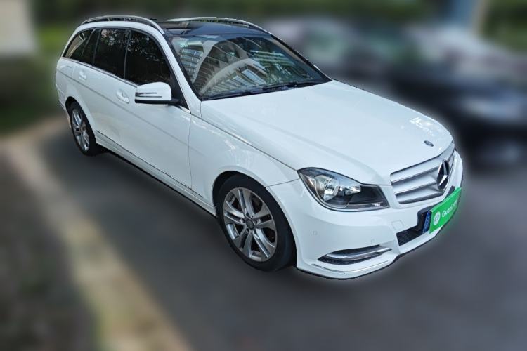 Used Mercedes-Benz C-Class 2011 C 200 Fashion Travel Edition Front Right 45 Deg