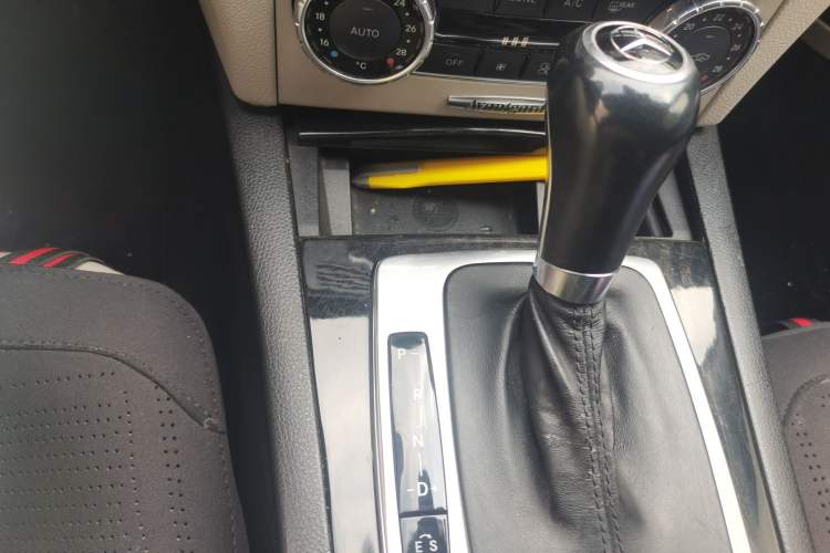 Used Mercedes-Benz C-Class 2011 C 200 CGI Fashion Model Gear Lever