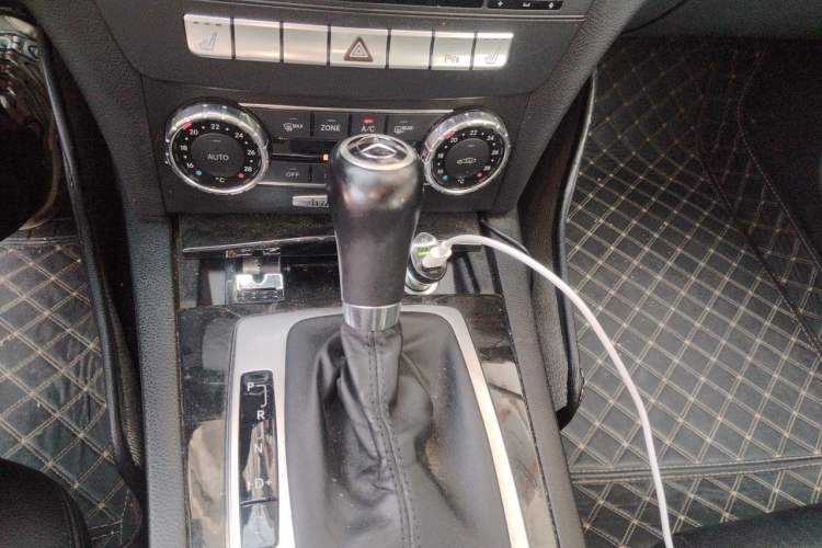 Used Mercedes-Benz C-Class 2011 C 200 CGI Fashion Model Gear Lever