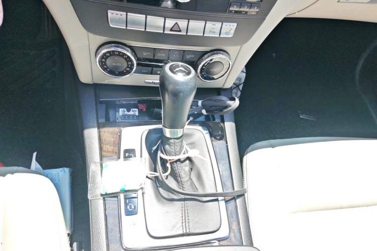 Used Mercedes-Benz C-Class 2011 C 200 CGI Fashion Model Gear Lever